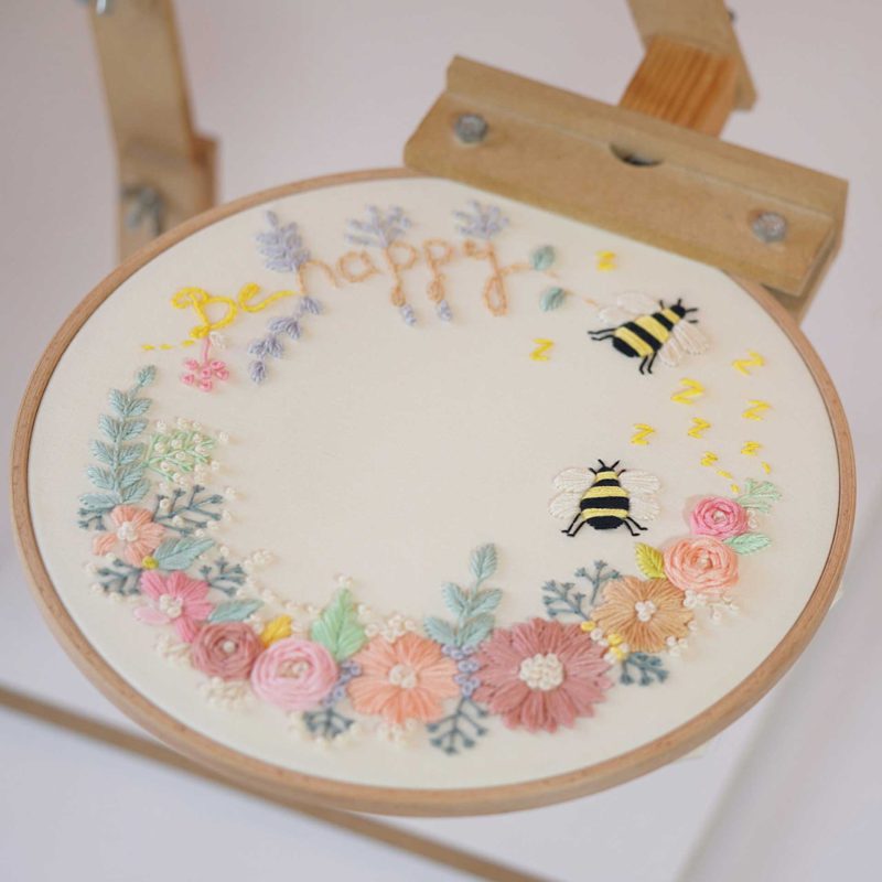 Embroidery of two bees among flowers/PDF Pattern/Video Tutorial/No. P010