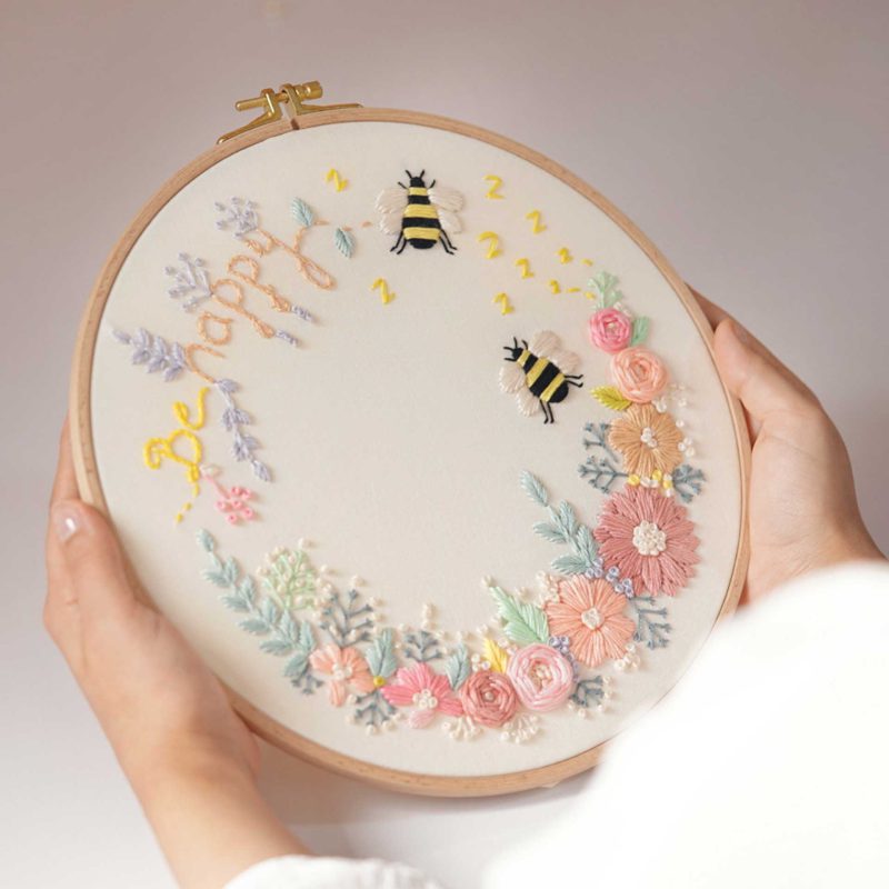 Embroidery of two bees among flowers/PDF Pattern/Video Tutorial/No. P010
