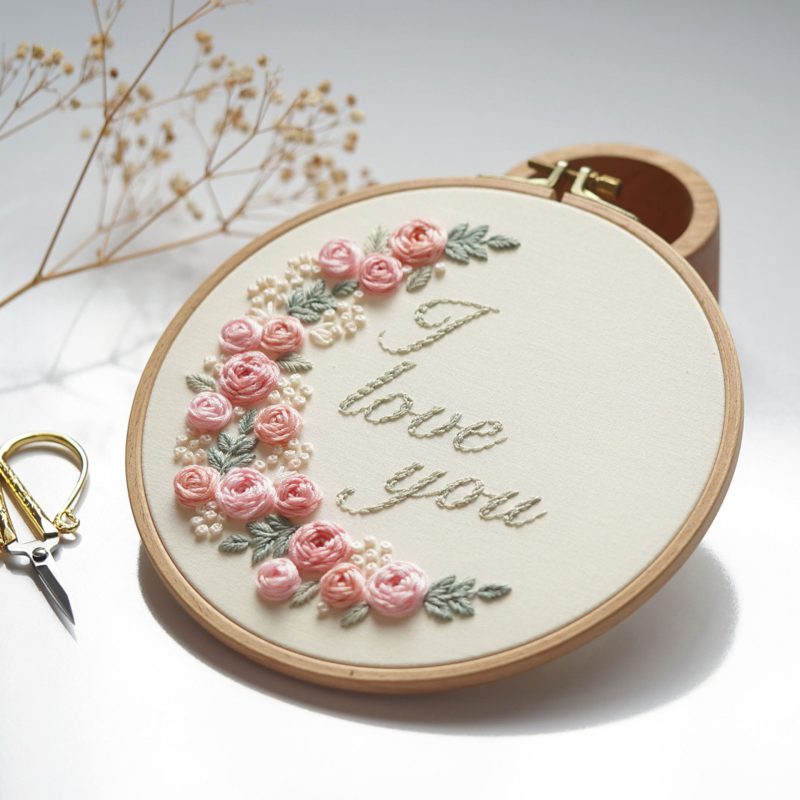 Embroidery of the phrase "I love you" on the flower of the moon
