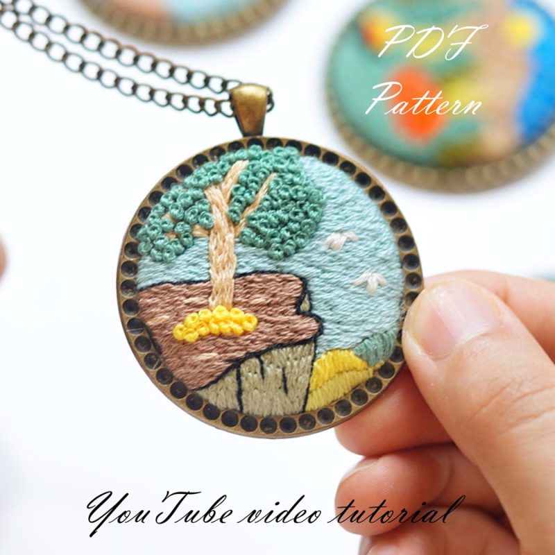 Embroidered necklace-Green rock